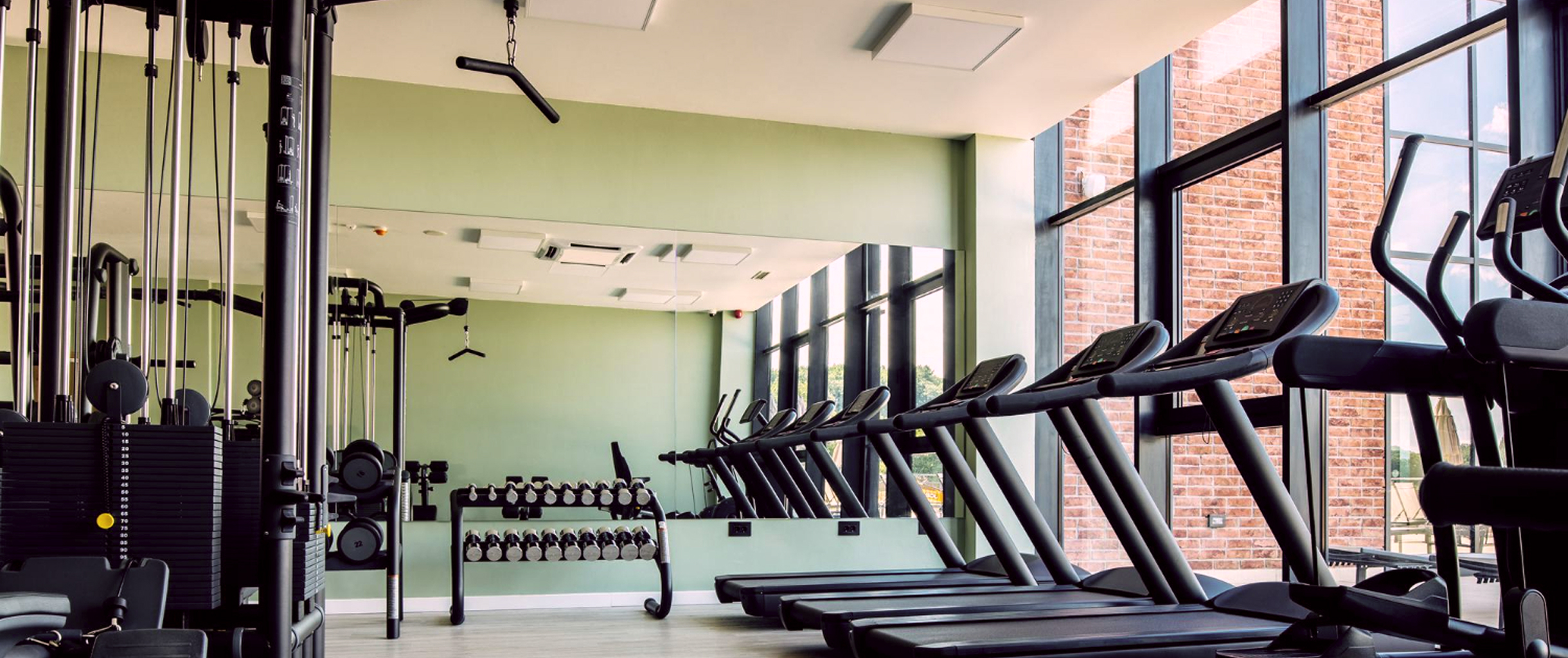 зал с тренажёрами